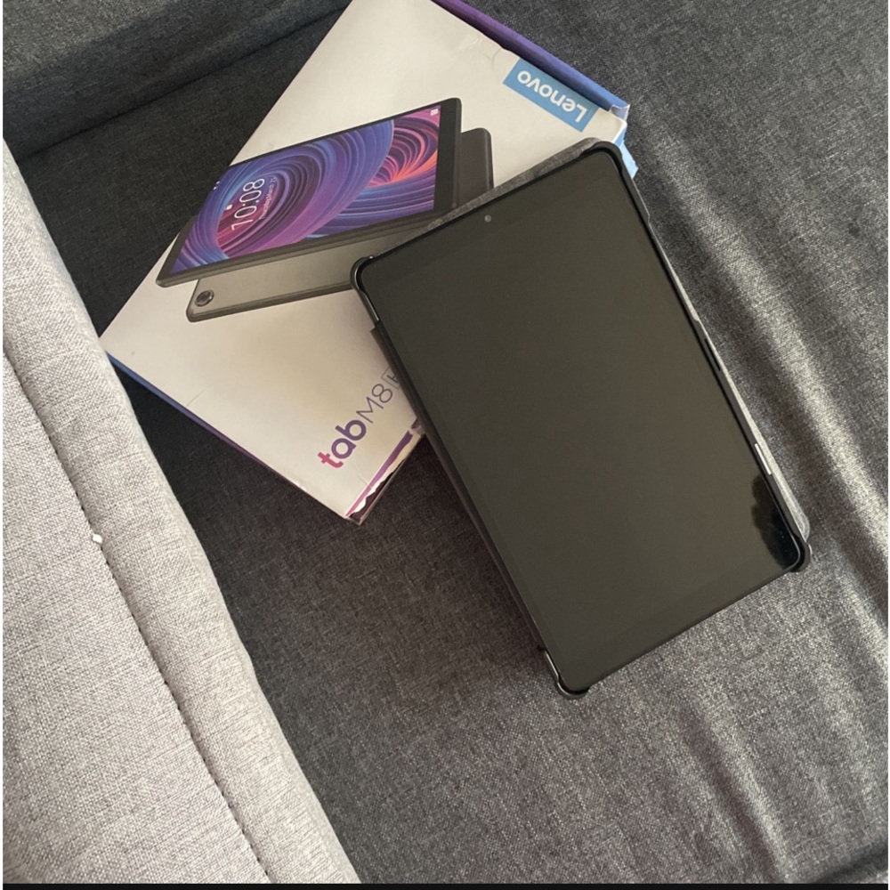 Lenovo Tab M8 HD 16GB, Wi-Fi, 8 in - Iron Gray with Case & Charge.